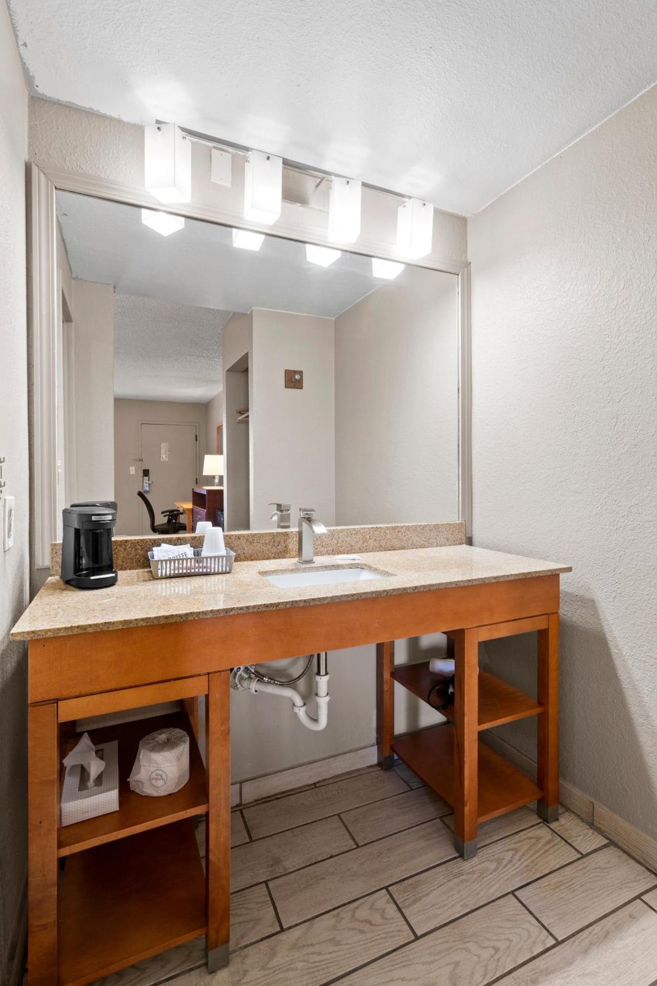 Travelodge By Wyndham Pueblo Esterno foto